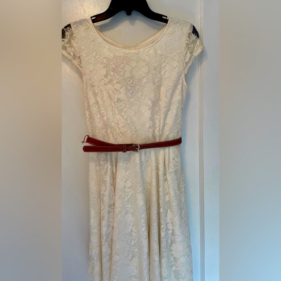 Cap-Sleeve Lace, Off-white Dress with brown belt - Picture 1 of 4